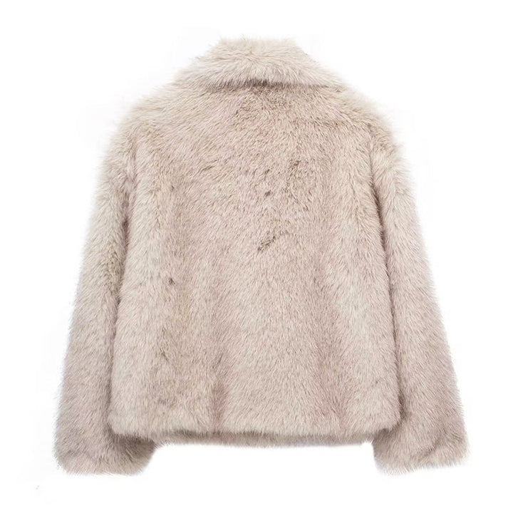 Stilla | Kort Skåret Faux-Fur-Jakke med Overdimensioneret Krave