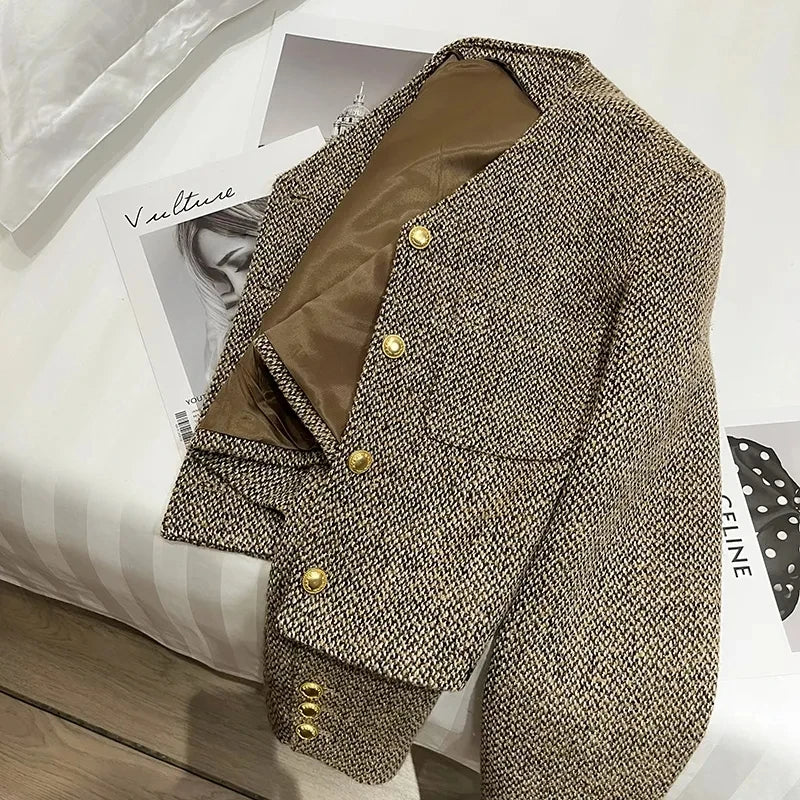 Stilla | Cropped Blazer – Figursyet Snit med Gyldne Knapper