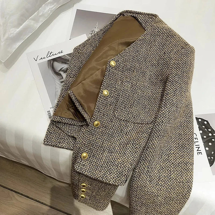 Stilla | Cropped Blazer – Figursyet Snit med Gyldne Knapper
