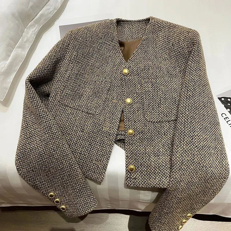 Stilla | Cropped Blazer – Figursyet Snit med Gyldne Knapper