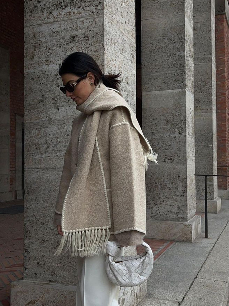 Stilla | Jakke - Elegant Oversized Design med Tørklæde-Fringe-Detalje