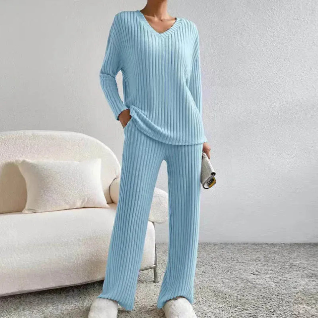 Stilla | Loungewear-Sæt I Bomuldsblanding med V-Hals og Brede Bukser