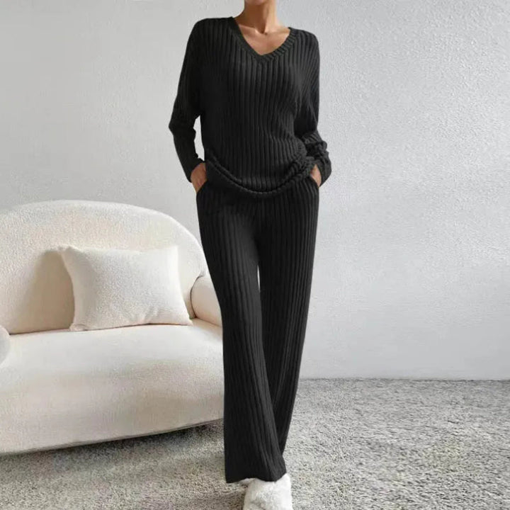 Stilla | Loungewear-Sæt I Bomuldsblanding med V-Hals og Brede Bukser