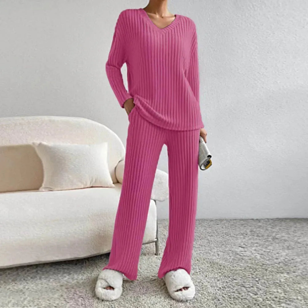 Stilla | Loungewear-Sæt I Bomuldsblanding med V-Hals og Brede Bukser