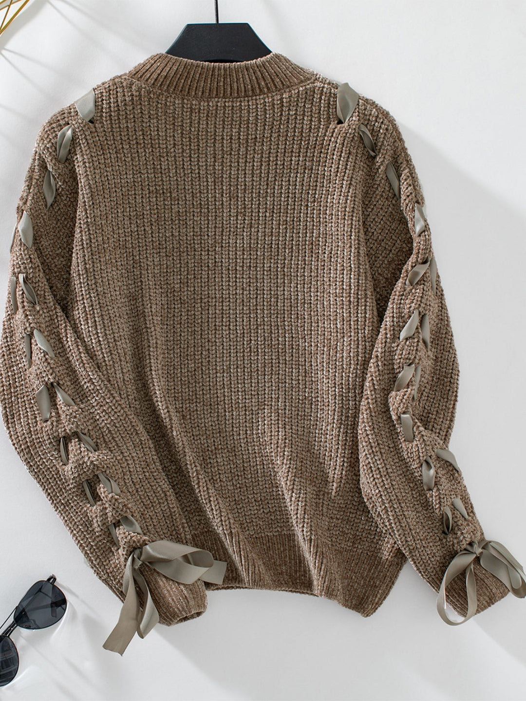 Stilla | Pullover med lange ærmer og rund, snøret krave