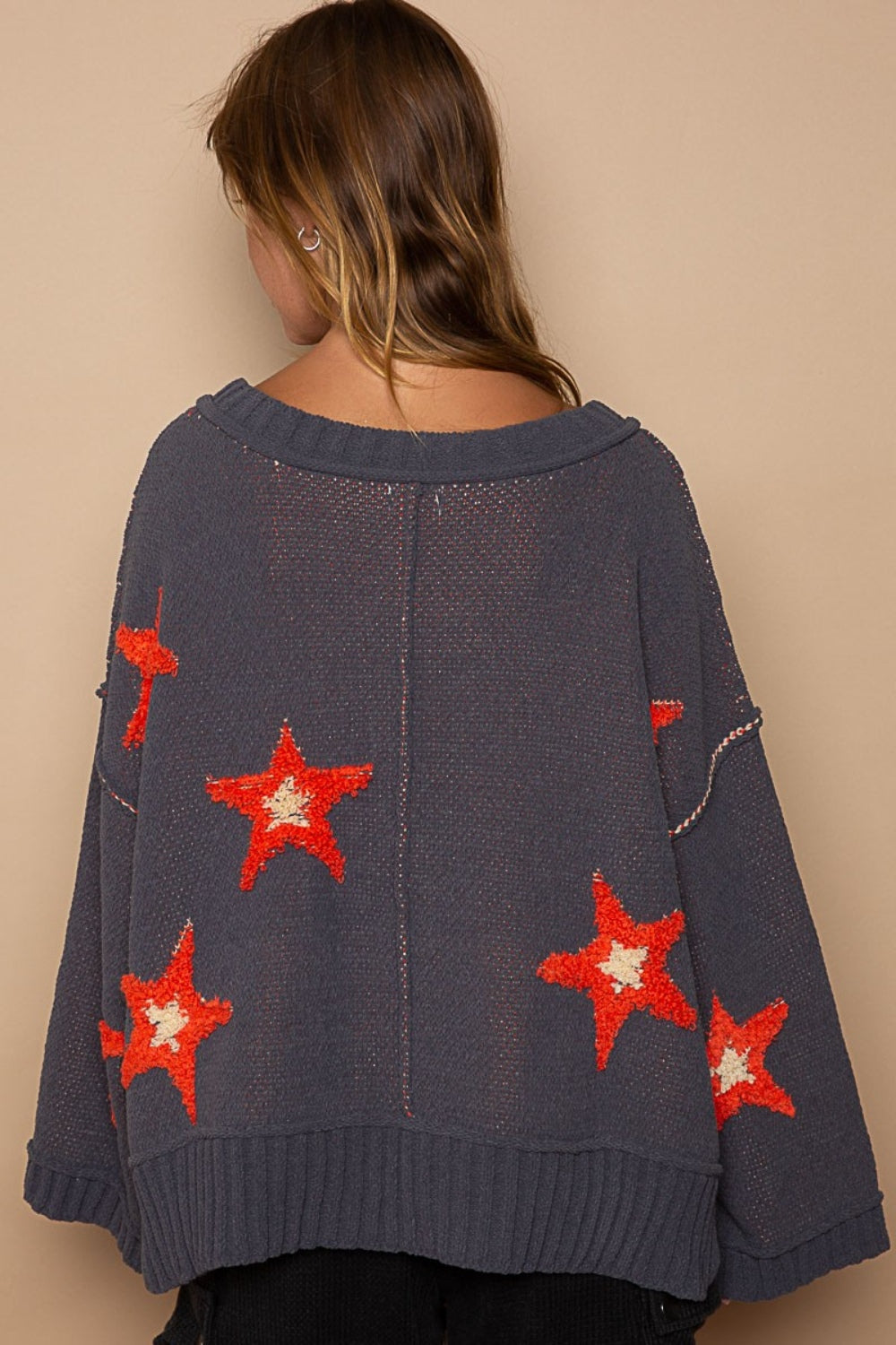 Stilla | Sweater med stjerne-patch og hyggeligt stof