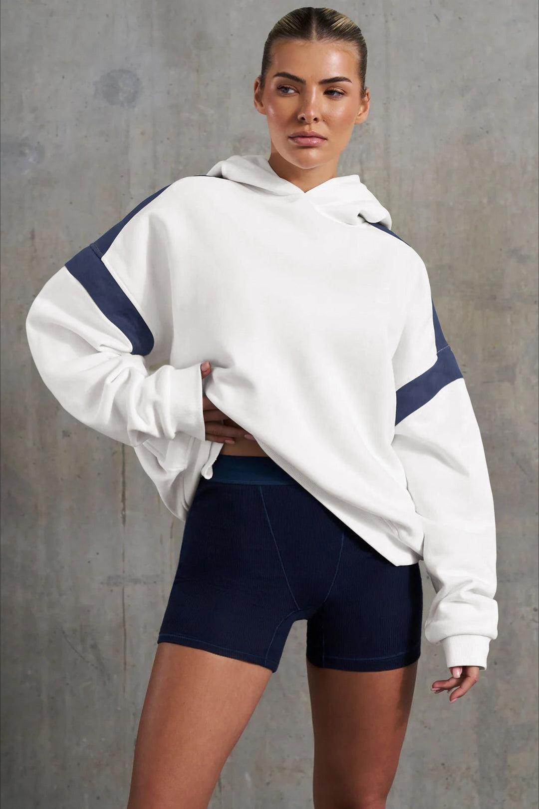 Stilla | Oversize-sweatshirt med hætte og kontrasterende detaljer