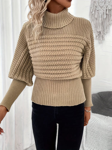 Stilla | Pullover med høj hals lavet af ensfarvet strikket materiale