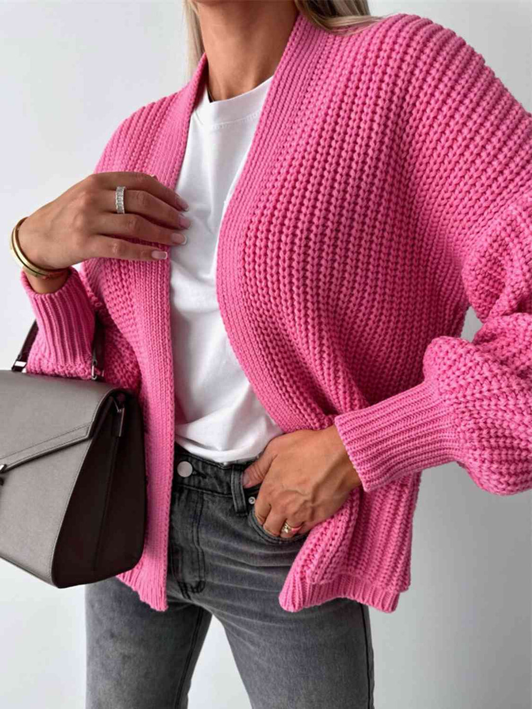 Stilla | Afslappet, Langærmet Strikcardigan Med V-hals i Enfarvet Design
