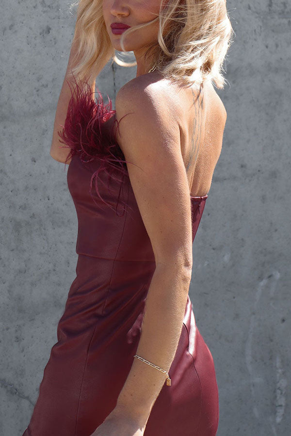 Stilla | Be A-star Faux Læder Fjer Trim Midi Kjole
