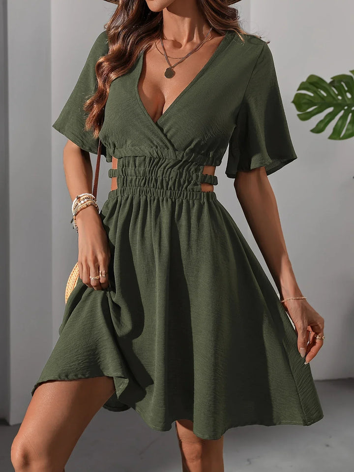 Stilla | Elegant Kort Kjole Med Spidsudskæring, Militær Stil Army Green