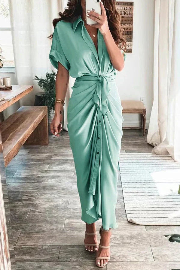 Stilla | Satin Kjole med Knapper og Voile