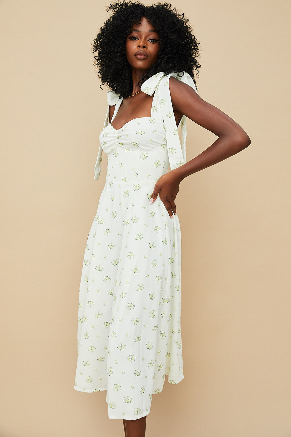 Stilla | Blomstret Midi Solkjole