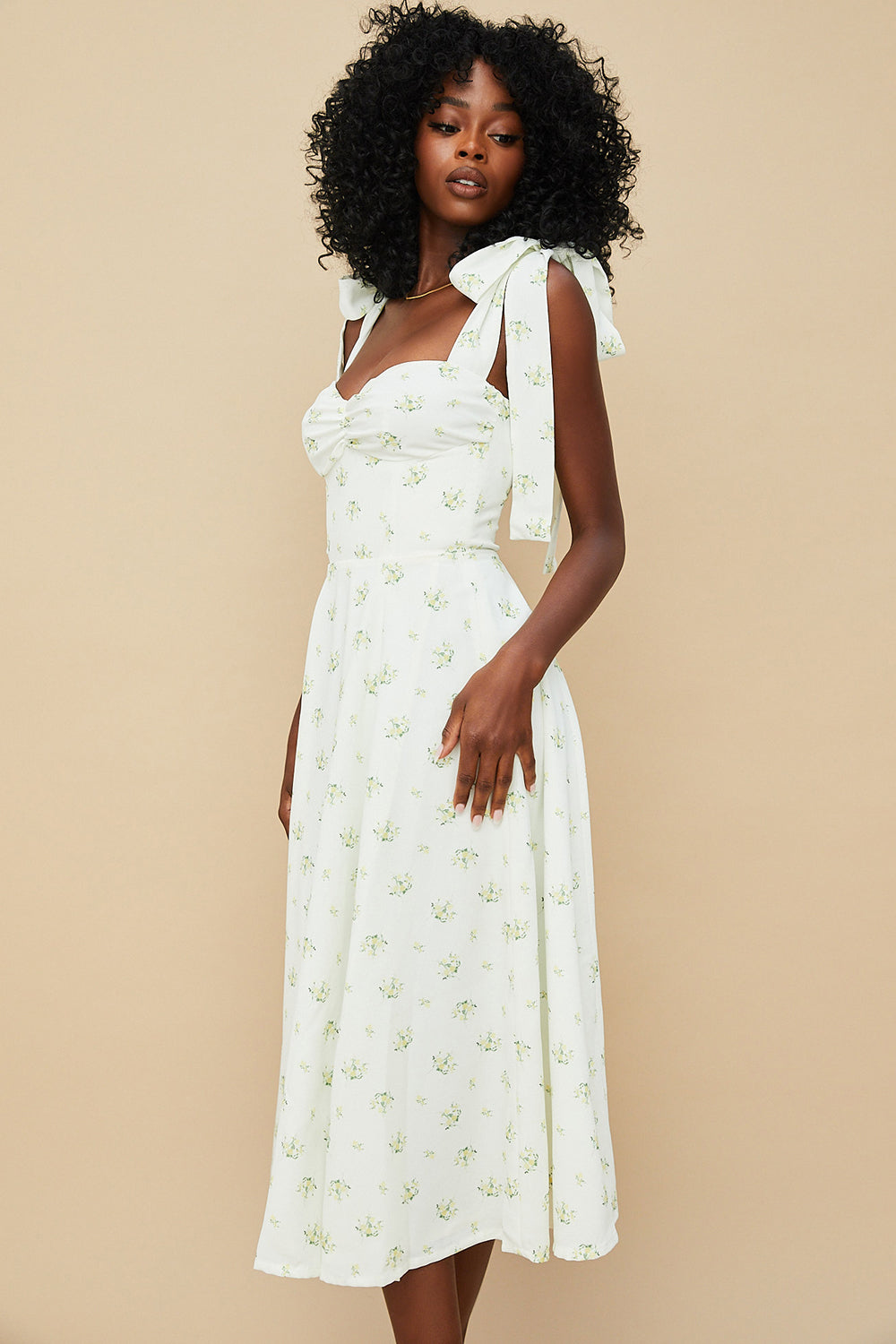 Stilla | Blomstret Midi Solkjole