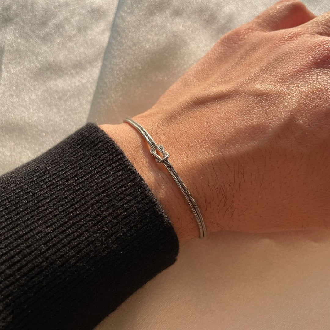 Stilla | Minimalistisk Armbånd Kærlighedsknude