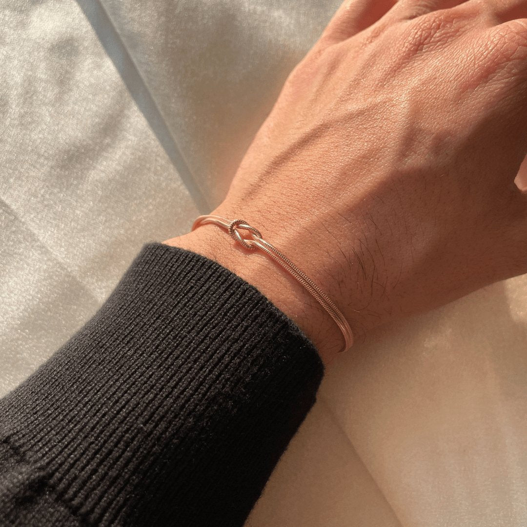 Stilla | Minimalistisk Armbånd Kærlighedsknude