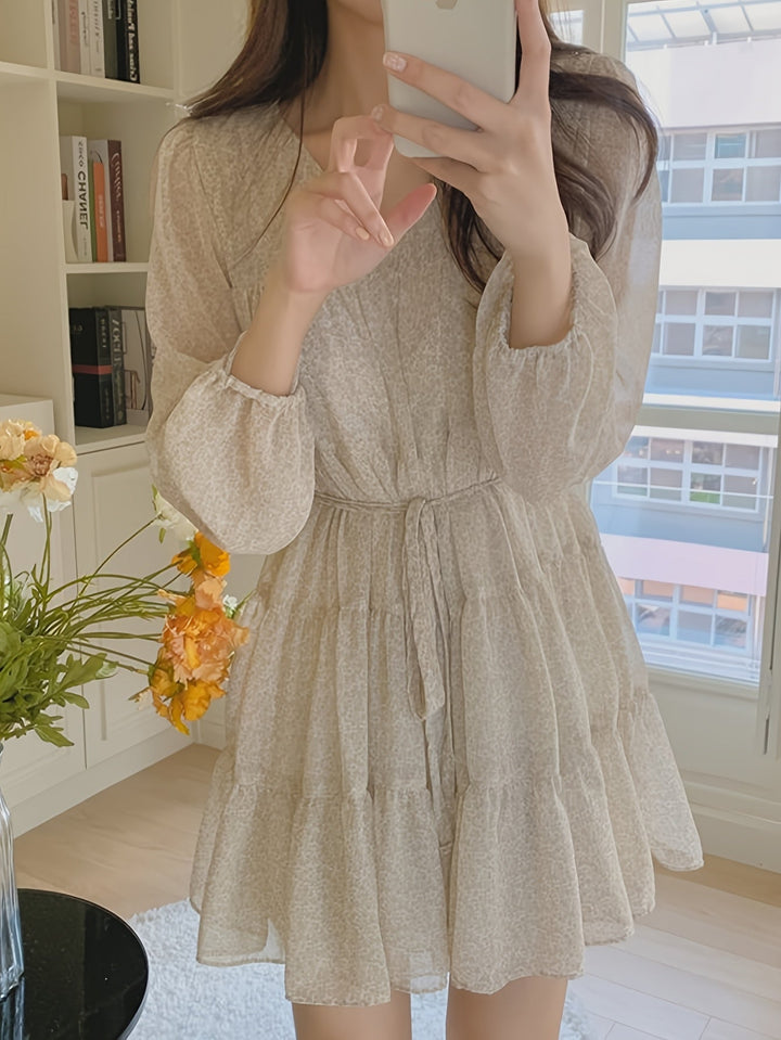 Stilla | Elegant Sommerkjole Chiffon, Blomster Mønster, V-Hals, Bånd Taljen