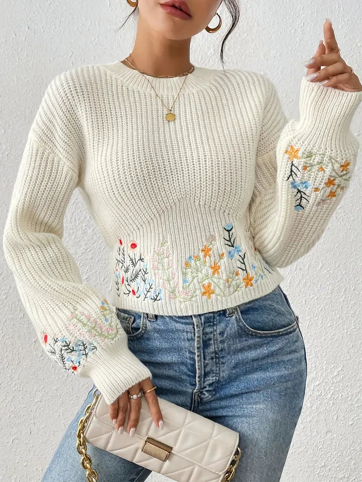 Stilla | Strikpullover med floral broderi