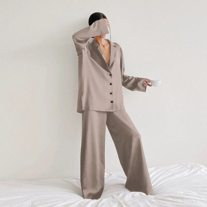 Stilla | Størrelse Seidenpyjamasæt Med Elegante Detaljer