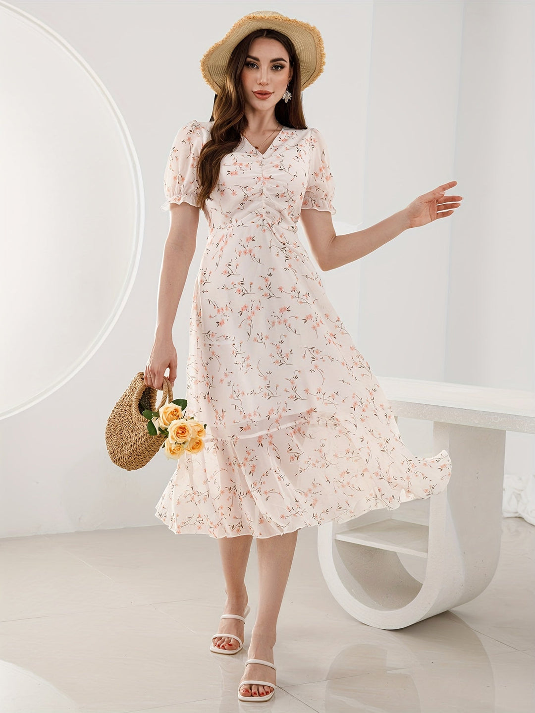 Stilla | Elegant Peplum Kjole Med Blomsterprint