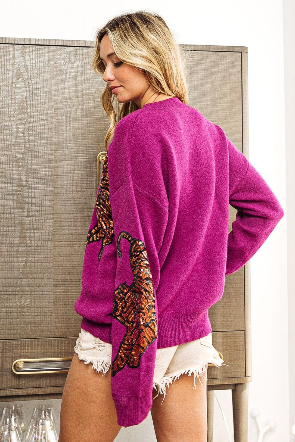 Stilla | Pullover med tigerbroderi af pailetter