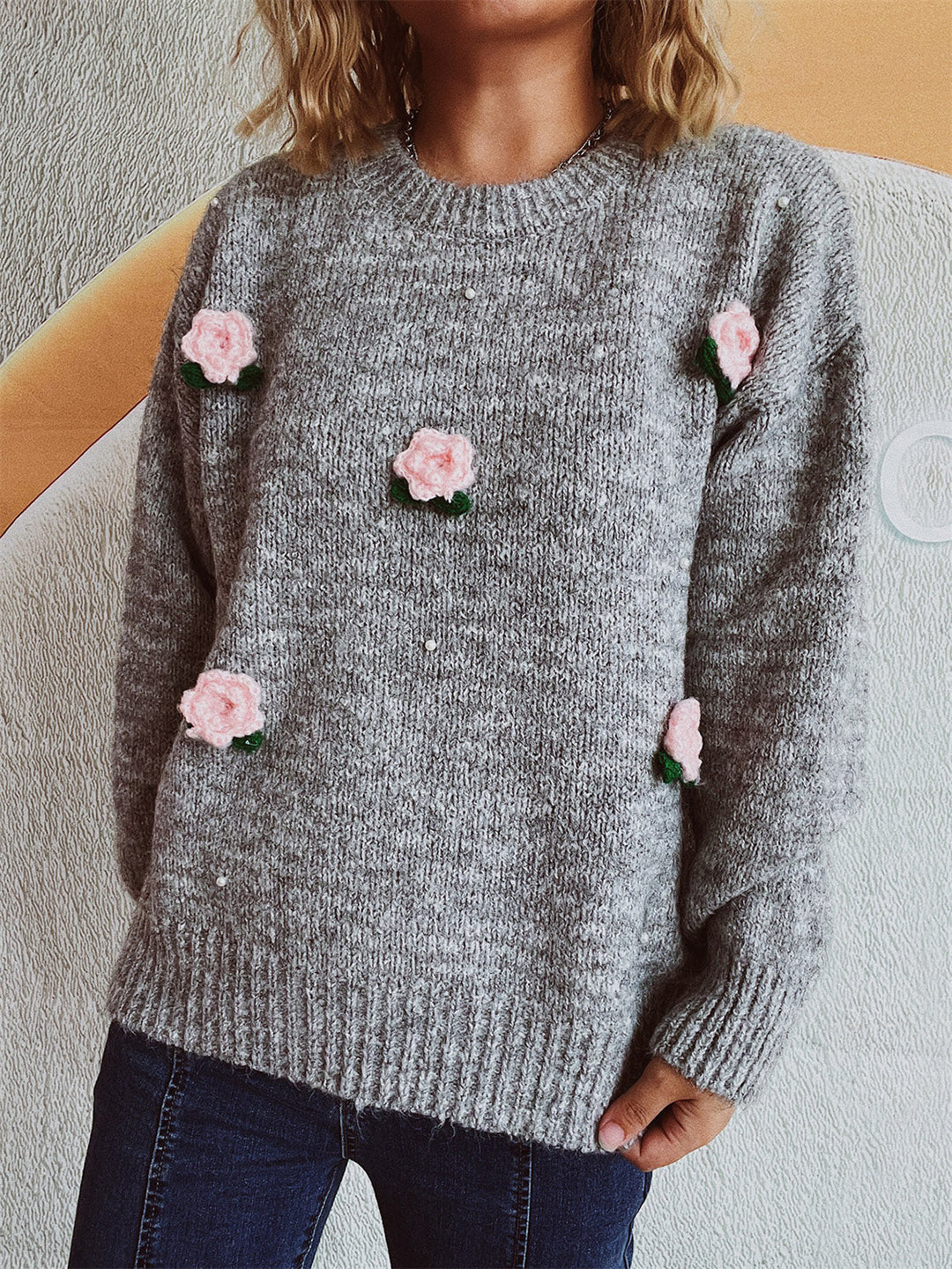 Stilla | Pullover med lange ærmer og rund blomsterudskæring