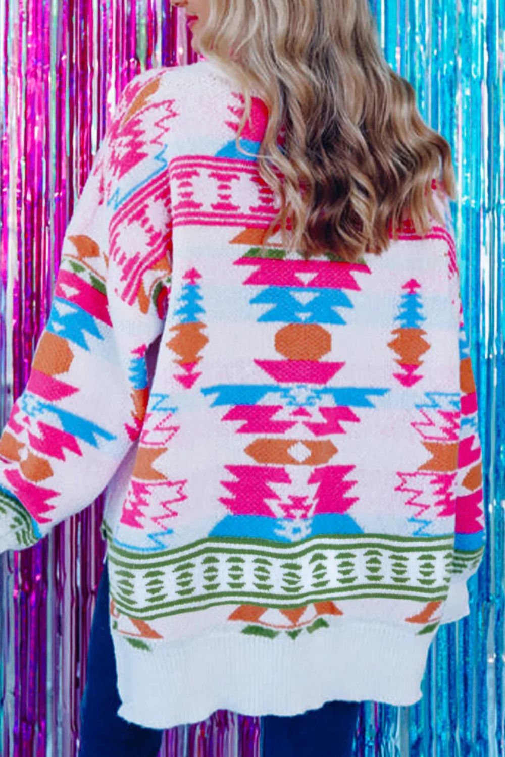 Stilla | Pullover med lange ærmer og geometrisk v-hals