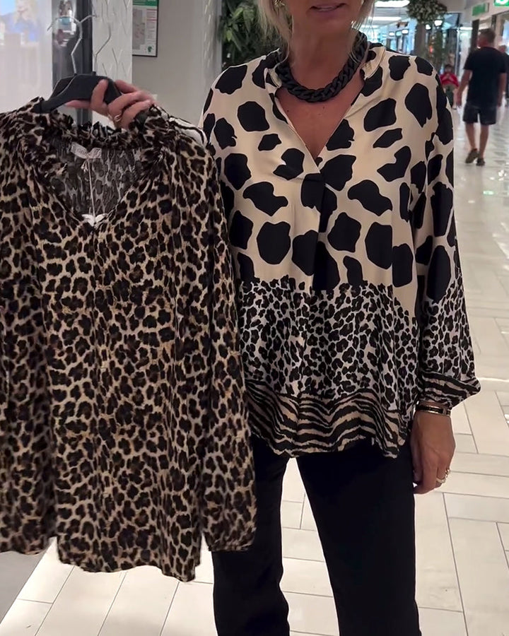 Stilla | Løs bluse med V-hals i leopardmønster