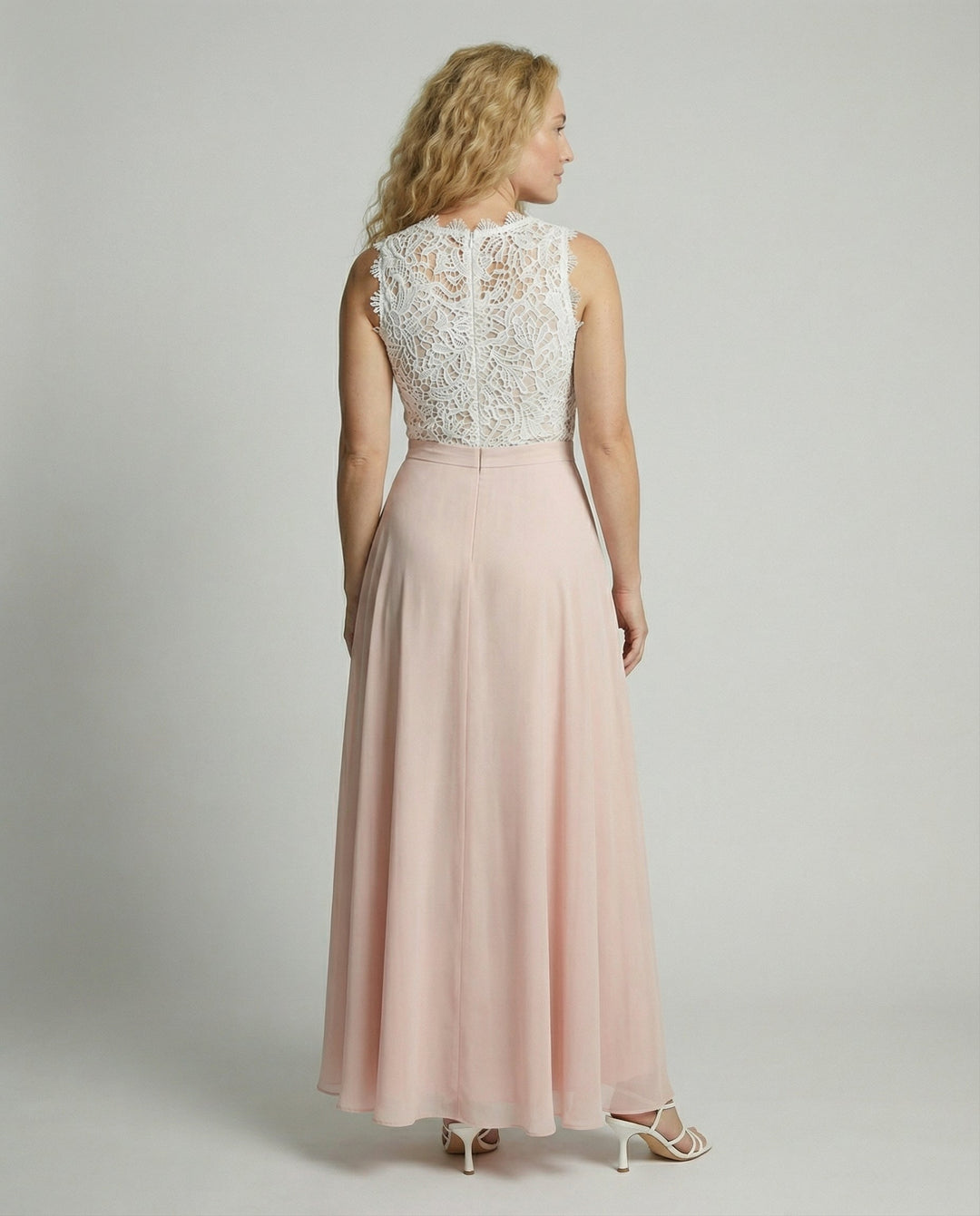 Elegant dame sommerkjole i spids til sommer Skovae
