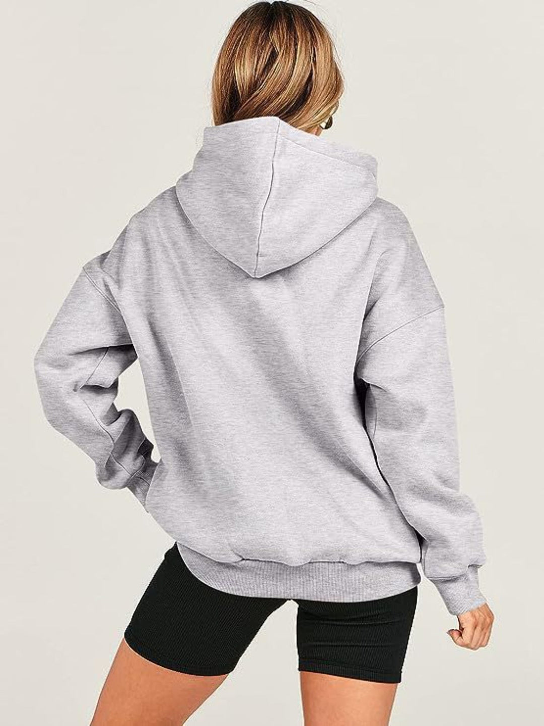 Stilla | Hoodie med lange ærmer og faldende skuldre