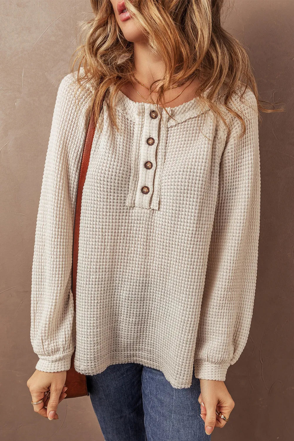 Stilla | Pullover med kort krave lavet af struktureret strik med halve knapper