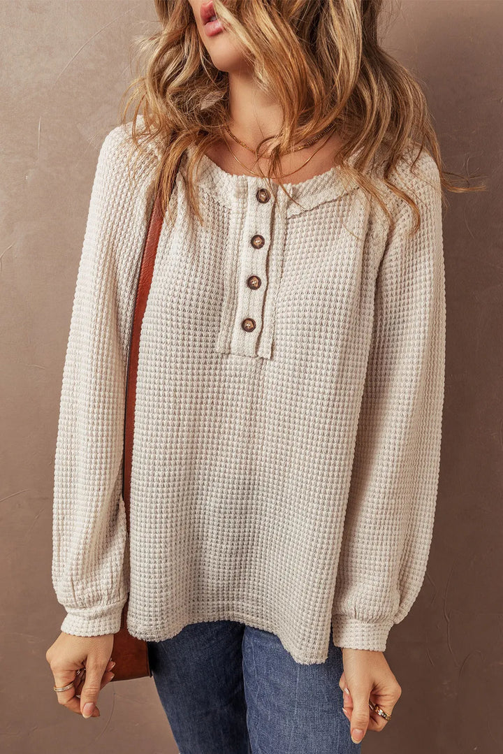 Stilla | Pullover med kort krave lavet af struktureret strik med halve knapper