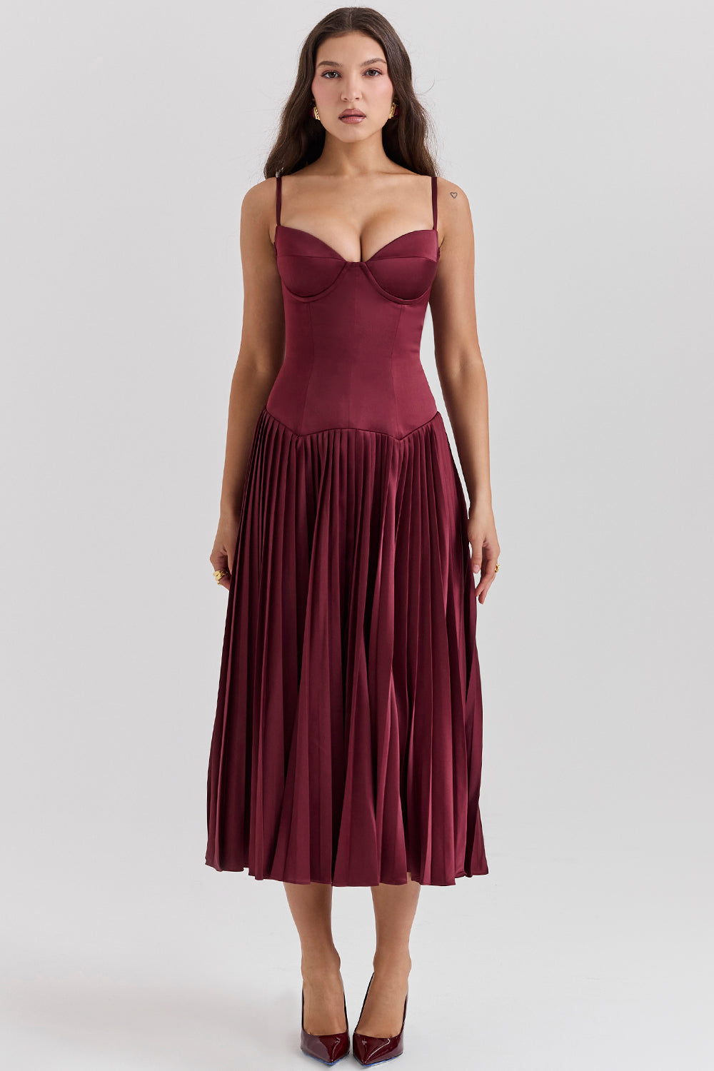 Stilla | Vin Satin Plisseret Midikjole