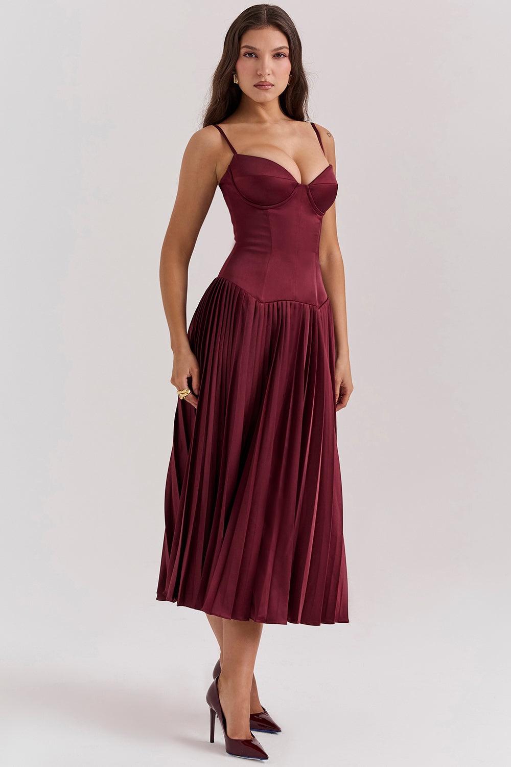 Stilla | Vin Satin Plisseret Midikjole