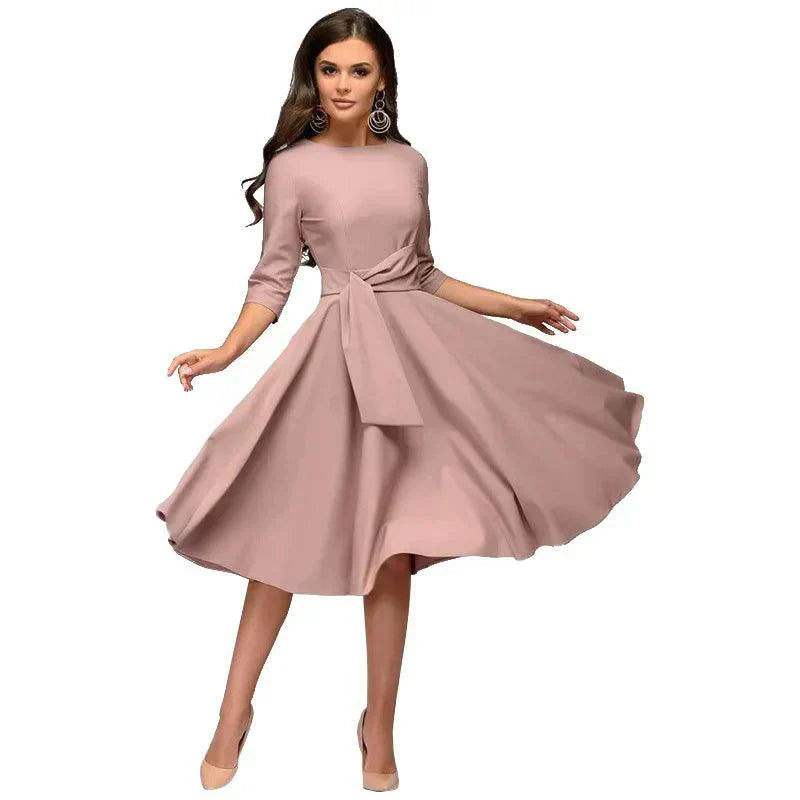 Stilla | Elegant Midi Kjole Med Kvindelig Silhuet