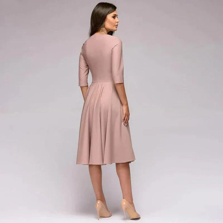 Stilla | Elegant midi-kjole med feminin silhuet