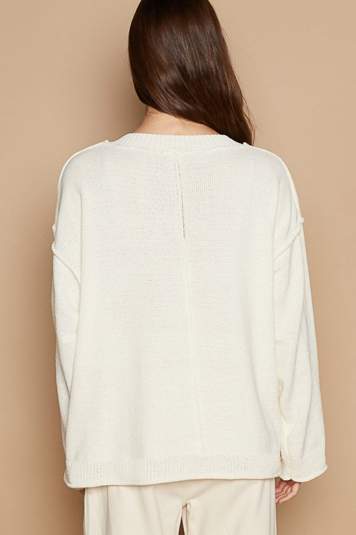 Stilla | Pullover med V-udskæring og lange ærmer med blomsterpatches