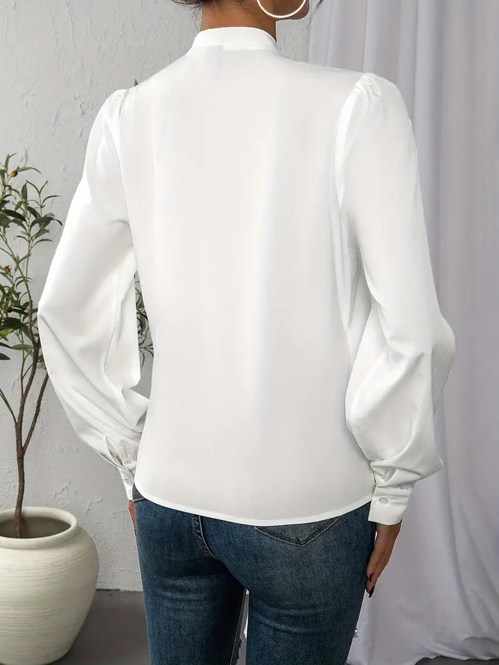 Stilla | Elegant Streetwear Overdel Med V-hals