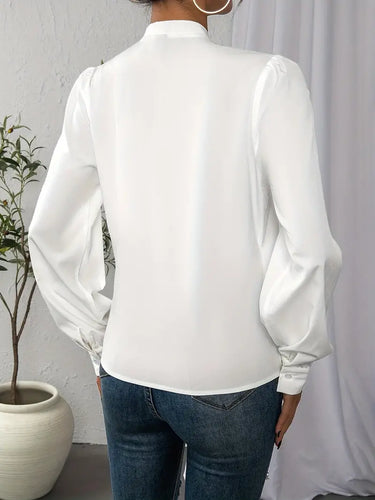 Stilla | Elegant Streetwear Overdel Med V-hals