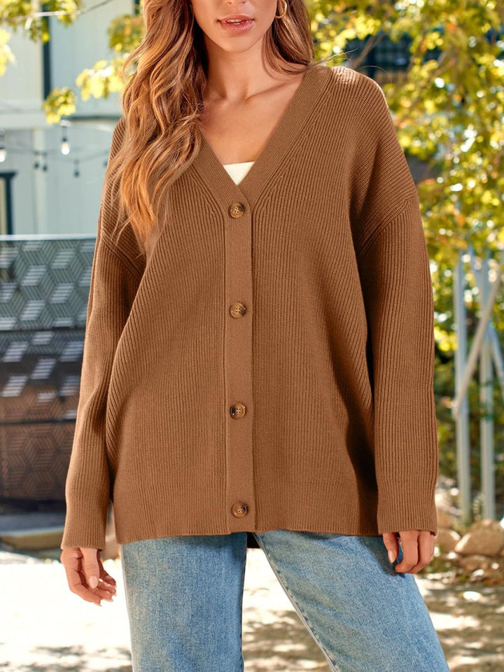 Stilla | Ribbede strikjakke med knapper og lange ærmer
