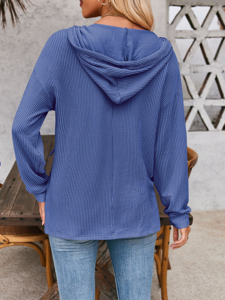 Stilla | Sweatshirt med hætte Double Take med snor, nedadgående skuldre og lange ærmer