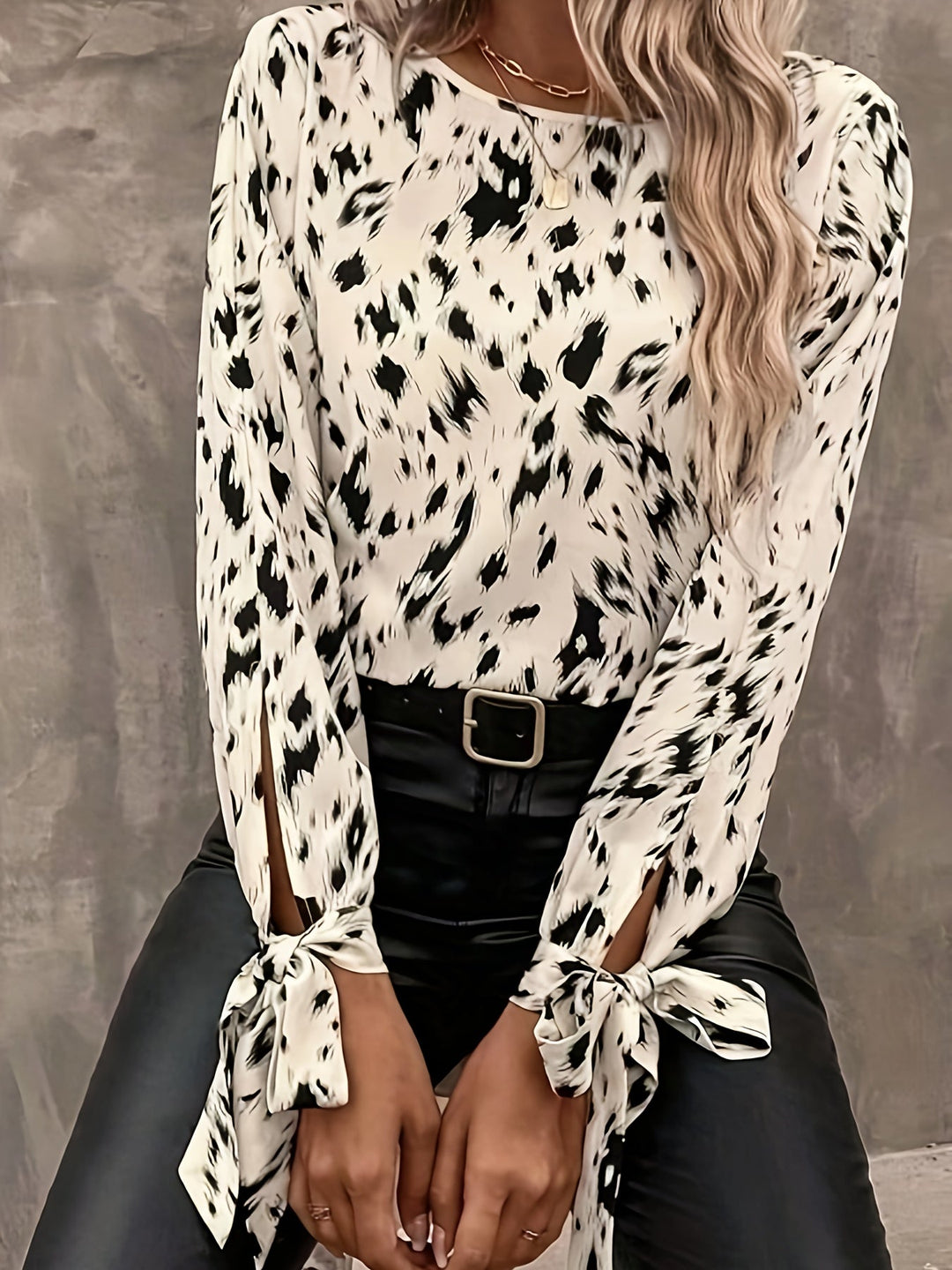 Stilla | Elegante Bluse Med Lange Ærmer Og Bundet Manchet