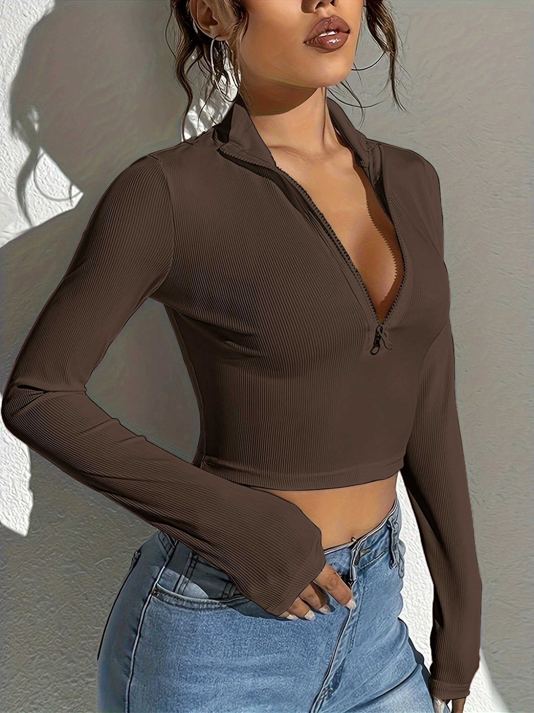 Stilla | Ribbet Cropped T-shirt Med Lynlås Foran