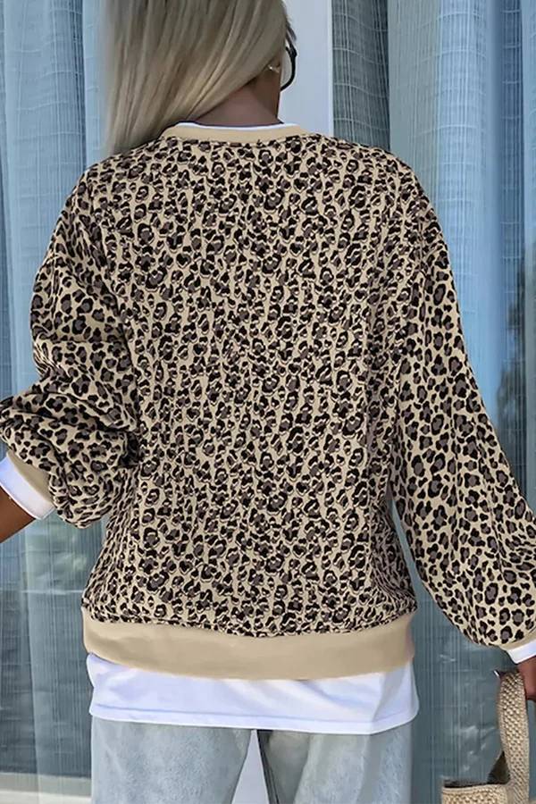 Stilla | Sweatshirt med rund halsudskæring, lange ærmer og leopard patchworktryk bredt og afslappet sweatshirt