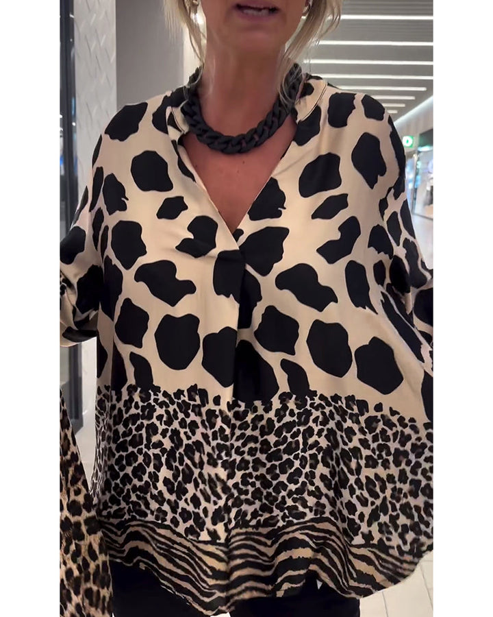 Stilla | Løs bluse med V-hals i leopardmønster