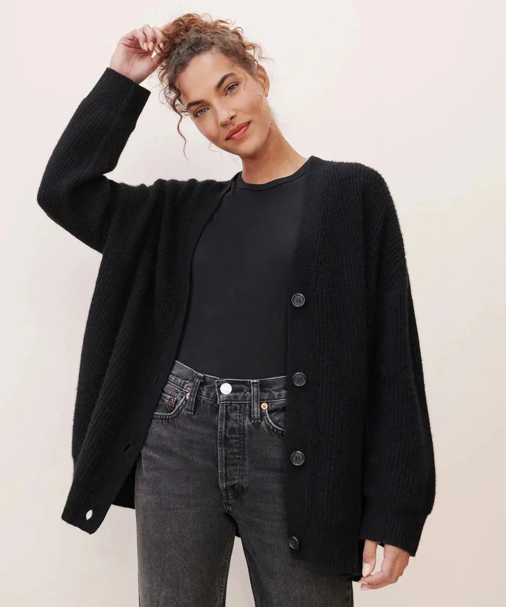Stilla | V-udskæring-strikjakke til feminine looks