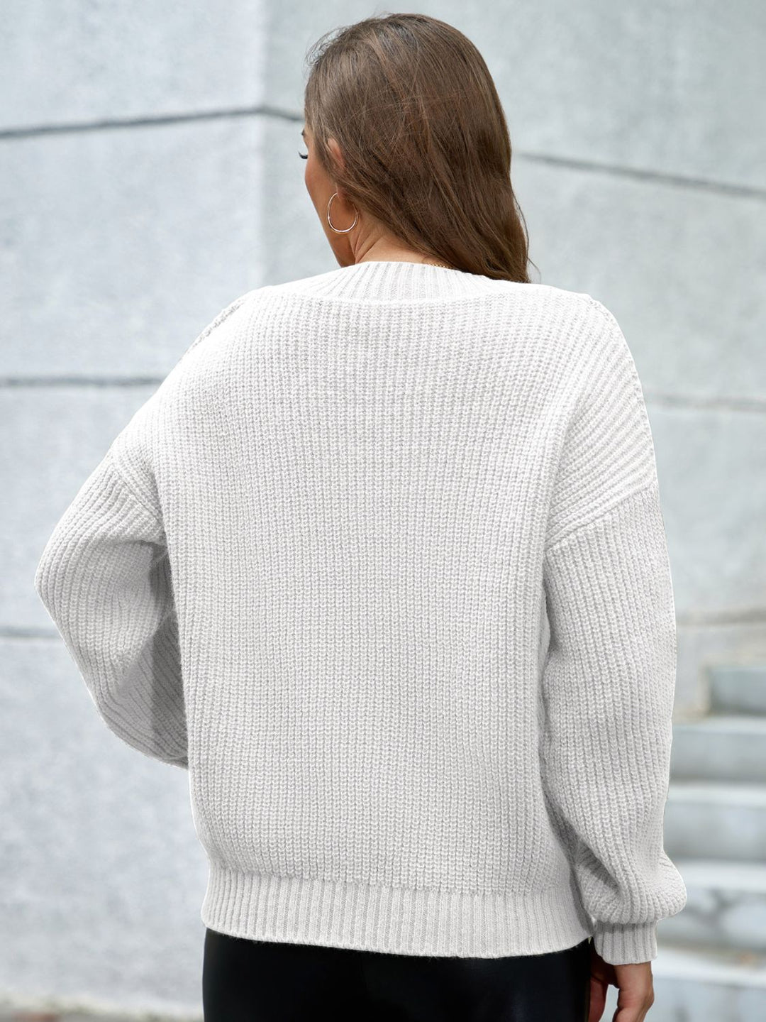 Stilla | Pullover med lange ærmer, V-udskæring og faldende skuldre