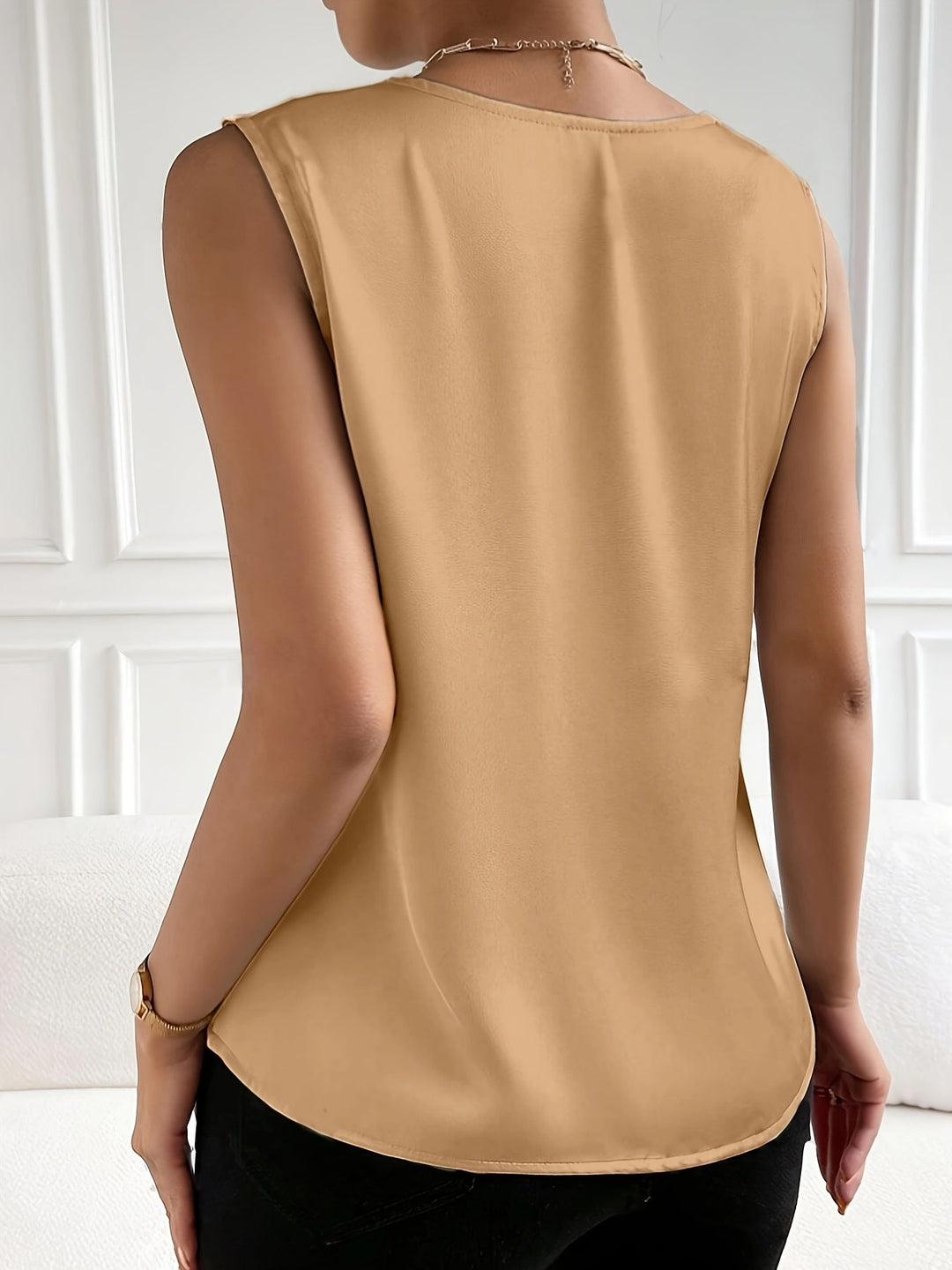 Stilla | Ärmeløs Bluse Med V-Hals Elegant, Elastisk Bluse Til Kontoret Og Fritiden