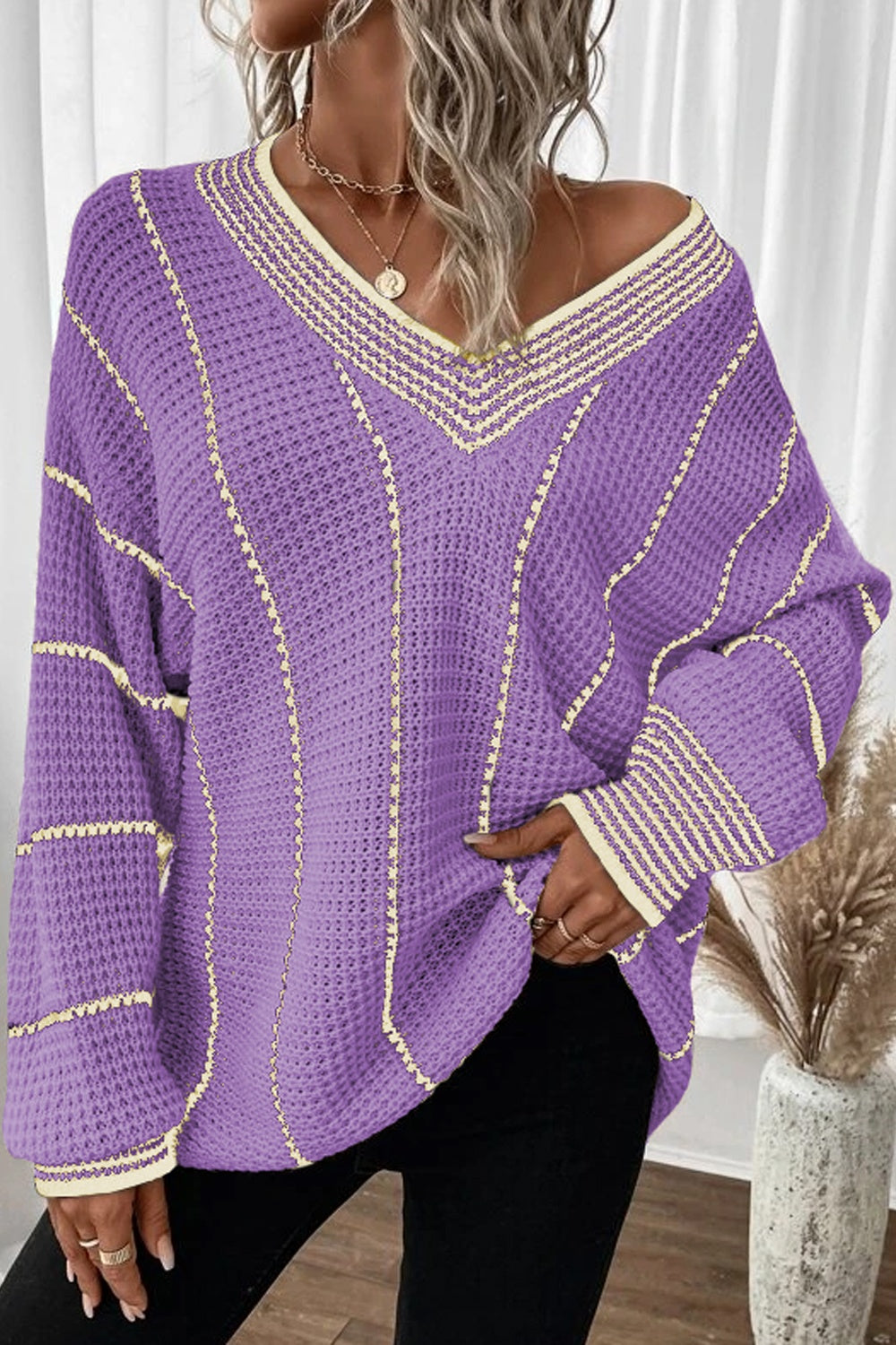 Stilla | Stribet Pullover med V-udskæring og Nedsænkede Skuldre