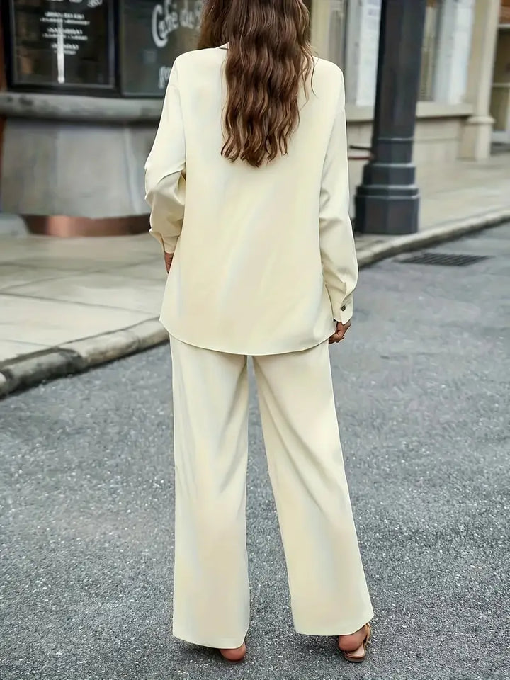 Stilla | Delt Sæt Elegant Bluse Med Knapper Og Brede Bukser